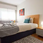 NEW-Bright&spacious close to city center, Marquês